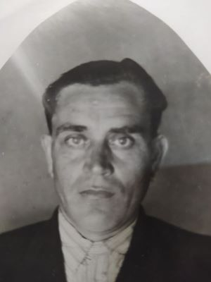 Фото отца послевоенных, мирных лет из семейного альбома автора.