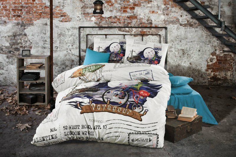 Только подумайте – каждую ночь вы соприкасаетесь с тканью в течение 6-8 часов. Грубая и жесткая может постепенно привести к появлению заломов на коже лица, которые со временем превратятся в морщины. Шелк и мягкий хлопок позволяют коже скользить легче, поэтому лучше подходят для сна.