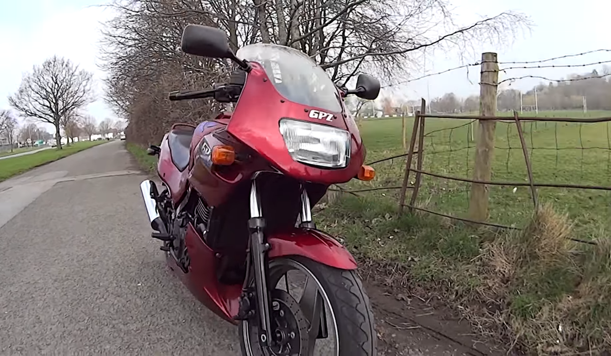 Вид спереди