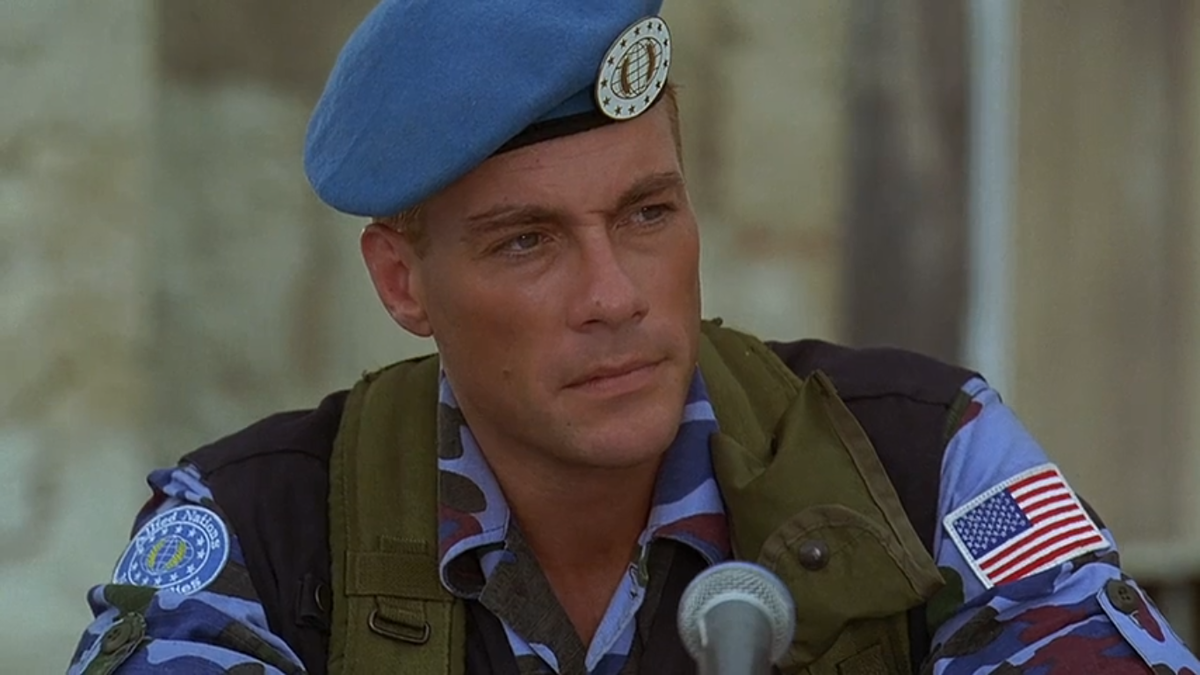 Лента по мотивам компьютерной игры Street Fighter 2, ужасные отзывы критиков и зрителей, но неплохие сборы в прокате 