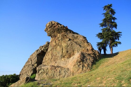 Гора Сипил, о ней речь чуть ниже. Фото: https://gursesintour.com