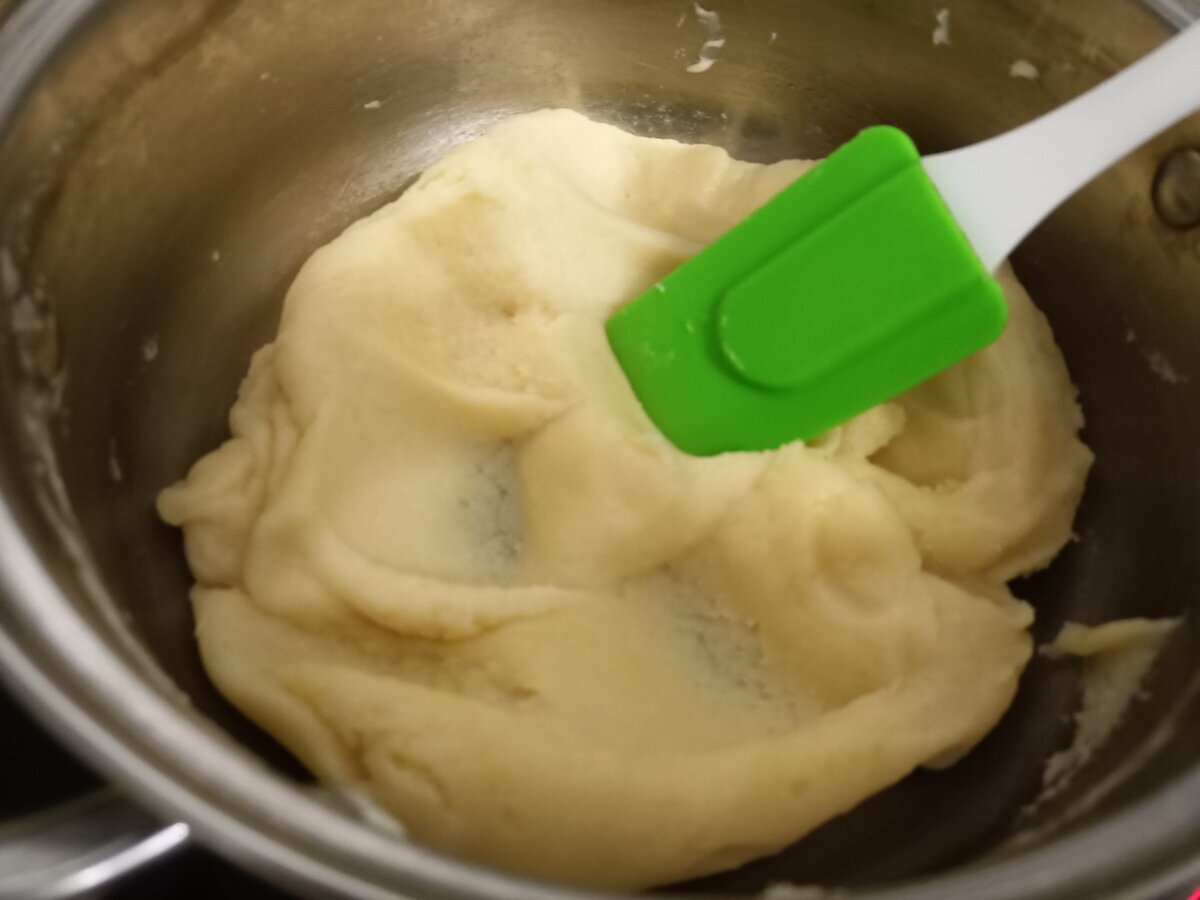 Варить теста. Заварное тесто. Самое простое тесто для варки. Сваренные куски теста. Тесто фото.