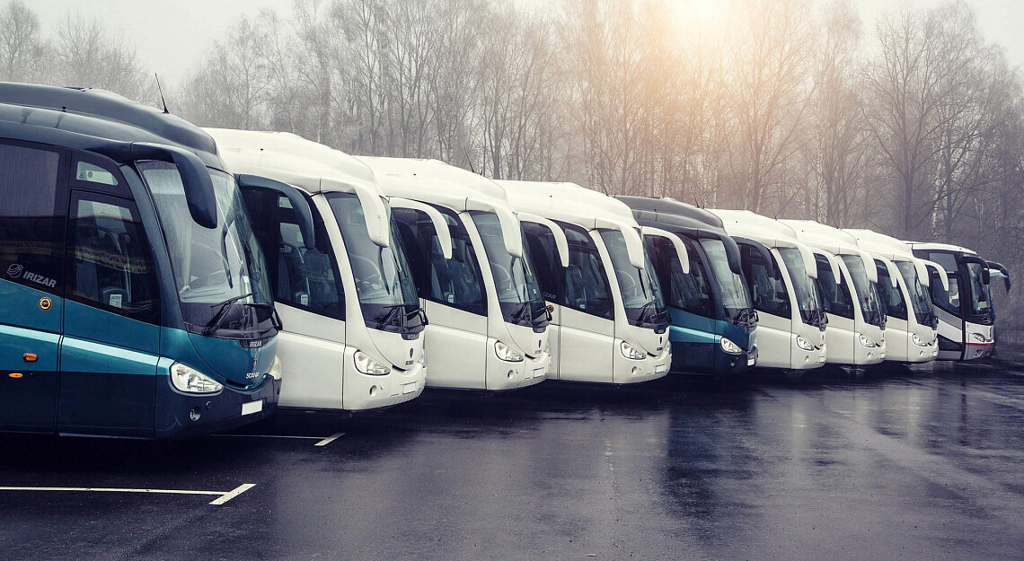 Перевозки пассажирским транспортом. Пассажирский автотранспорт. Городской пассажирский транспорт. Пассажирскийтранспорта. Много автобусов.