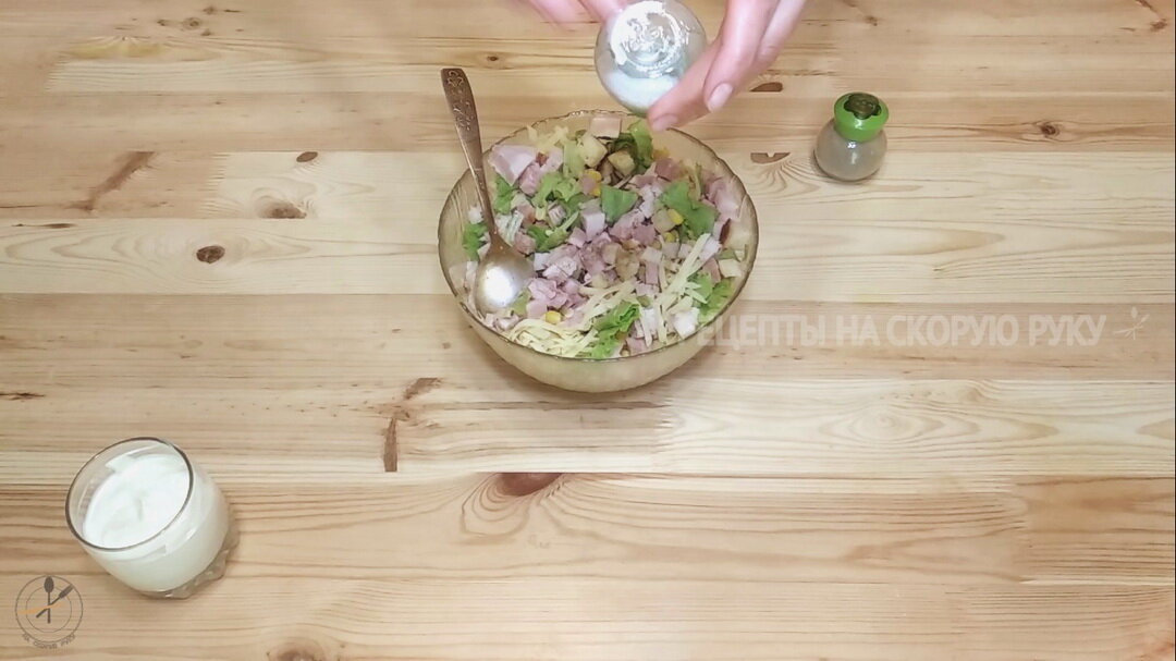 Салат с красной фасолью, кукурузой и сухариками рецепт – Русская кухня: Салаты. «Еда»