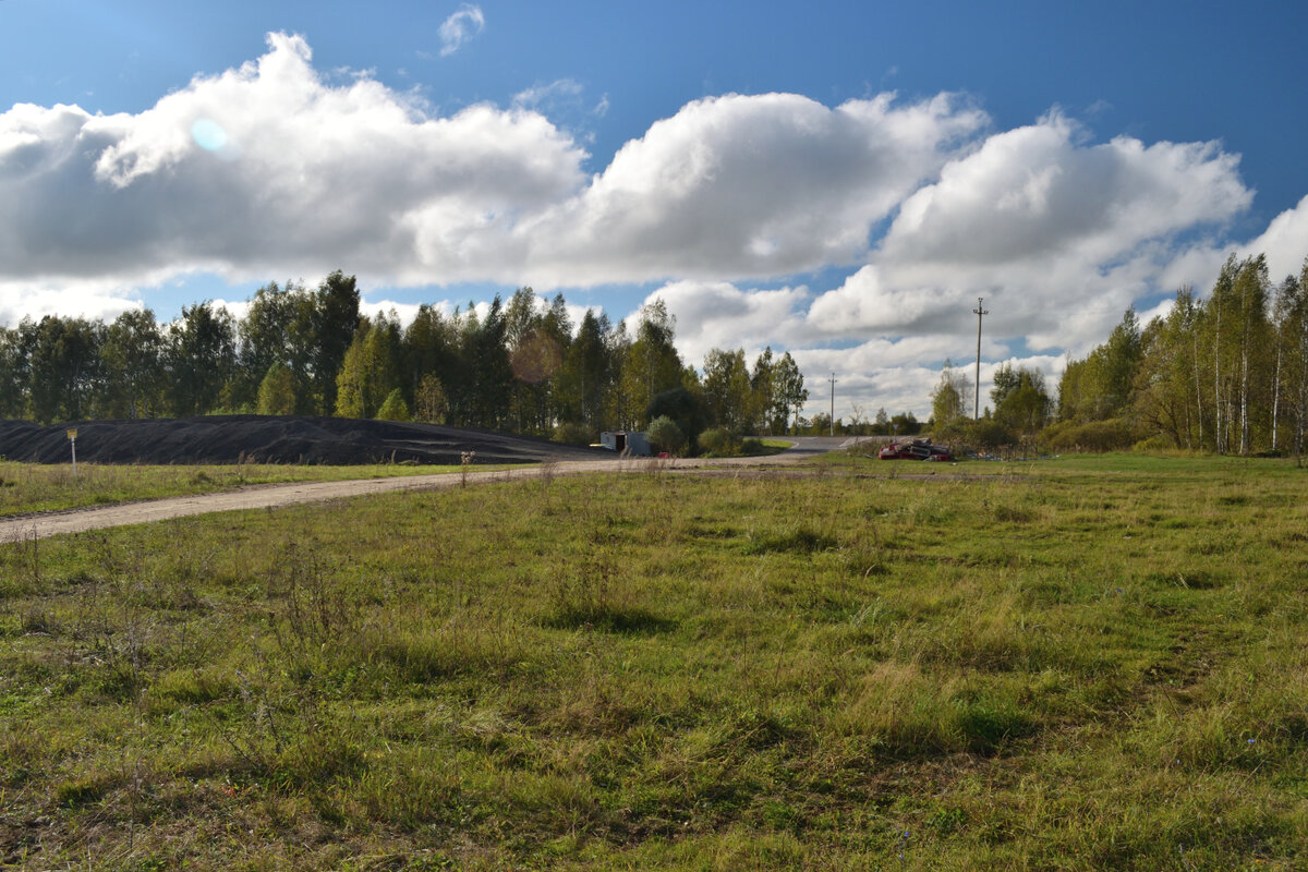 В начале маршрута. На дальнем плане трасса М-5, слева домик дорожников (на тот момент велись ремонтные работы на этом участкке).