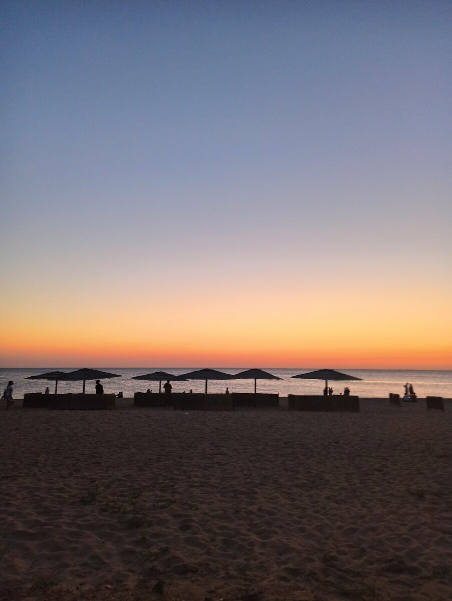 Закат в Учеуевке, старались как можно чаще быть на море первое время