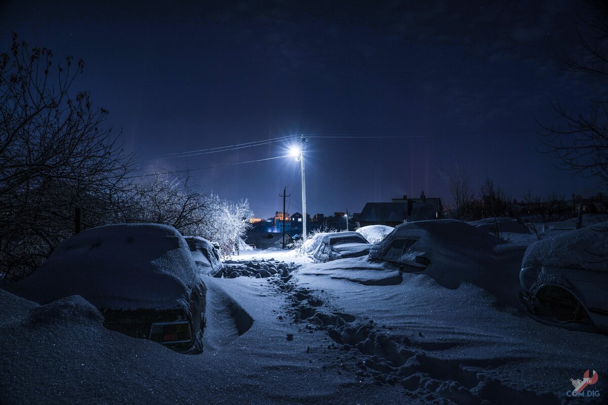 Узнал, что за городом есть частный сектор с кучей заброшенных легковых  машин. Отправился туда и был сильно впечатлен увиденным | ComDig | Urban  Exploration | Дзен