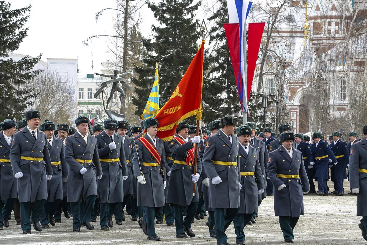 В честь праздника дня защитника. День защитника Отечества празднование. Празднование 23 февраля в России. Празднование дня защитника Отечества в России. 23 Февраля парад.