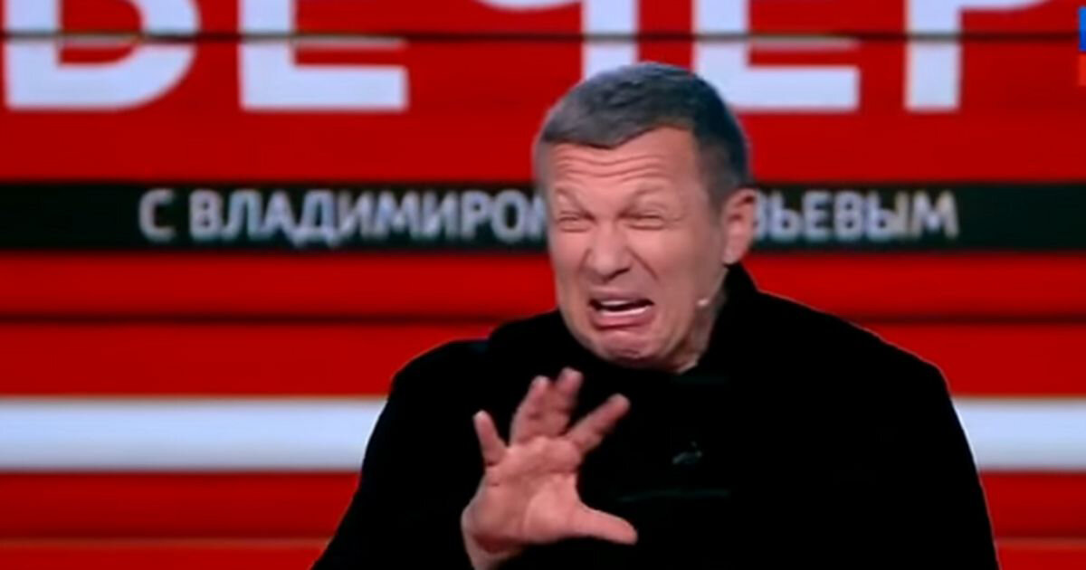 Буквально на днях Clubhouse забанил пропагандиста В. Соловьева из-за миллионов жалоб от пользователей