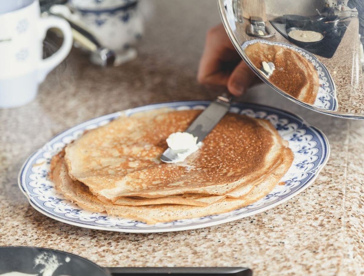 Как приготовить самые вкусные блины на молоке, кефире, дрожжах и сыворотке?  | Fresh.ru домашние рецепты | Дзен