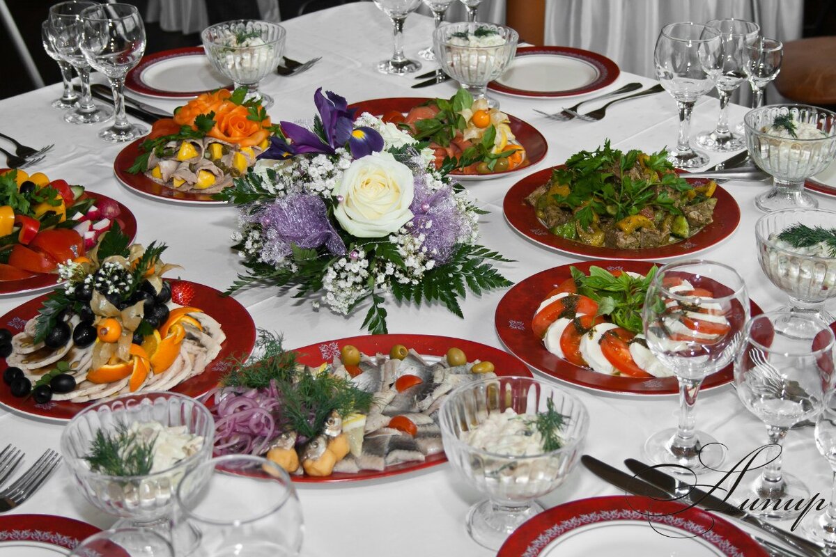 https://mblx.ru/prilavok/servirovka/1266-servirovka-stola-na-den-rozdenia.html