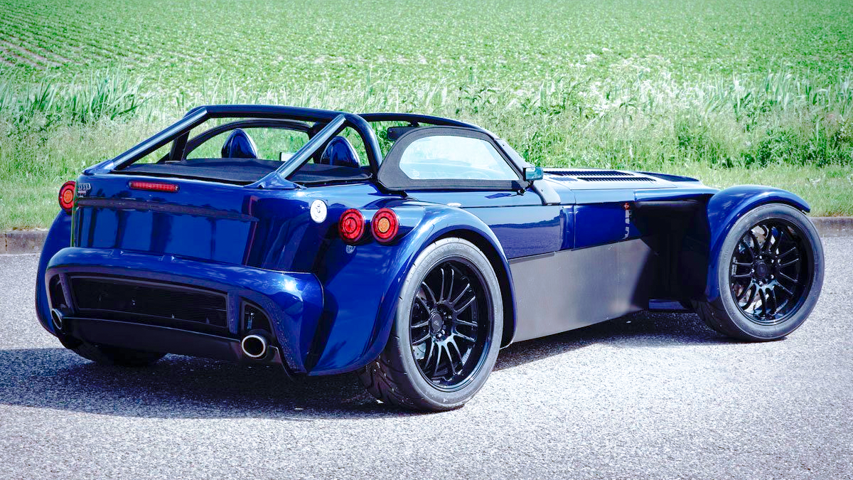 На фото Donkervoort D8 GTO — сверхлёгкий родстер ручной сборки