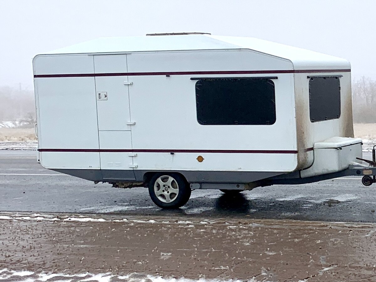 Это фото сделано до переделки. Видно, что клиренс прицепа довольно большой