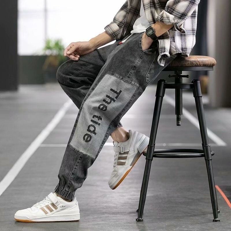 Модные мужские джинсы