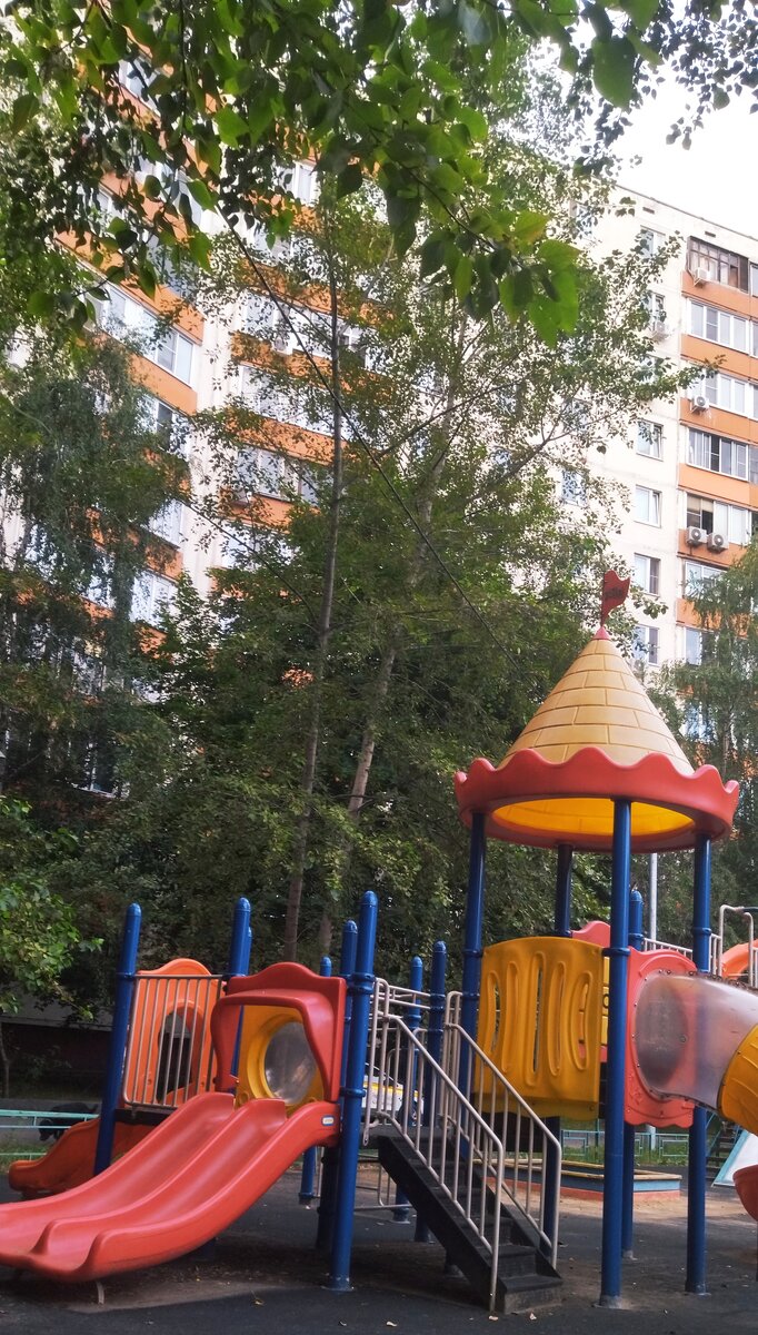 Детская площадка в нашем дворе. Прогулка наша. Фото моë. 