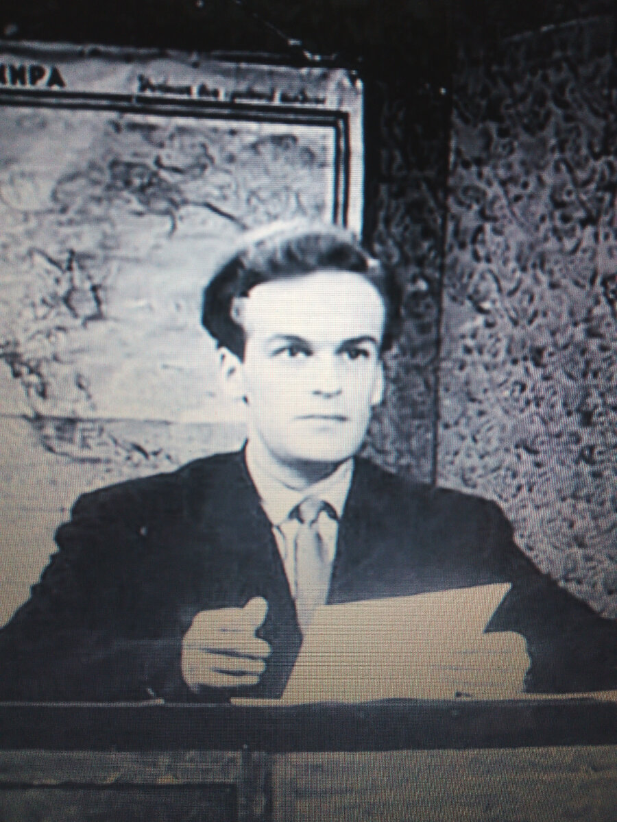 Игорь Кириллов в молодости, стал диктором.    фото: картинки  яндекса. 