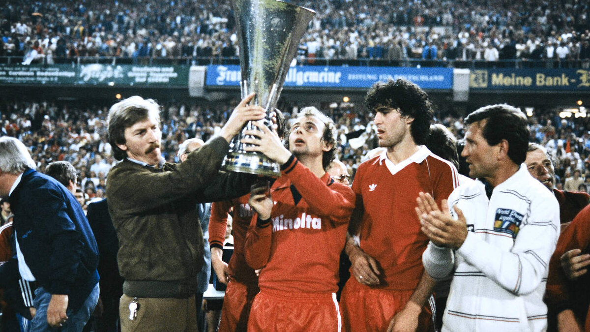 Футболисты Айнтрахта празднуют победу в Кубке Уефа - 1980 года