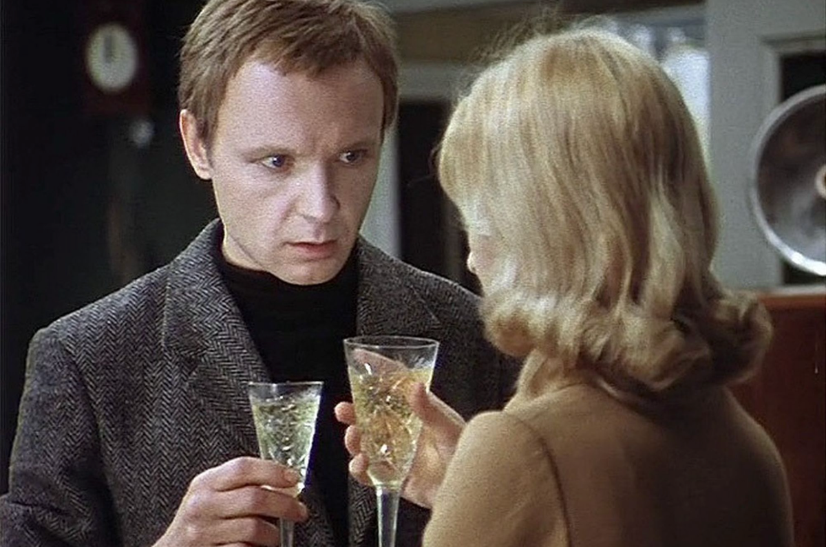 кадр из к/ф "Ирония судьбы или с лёгким паром"