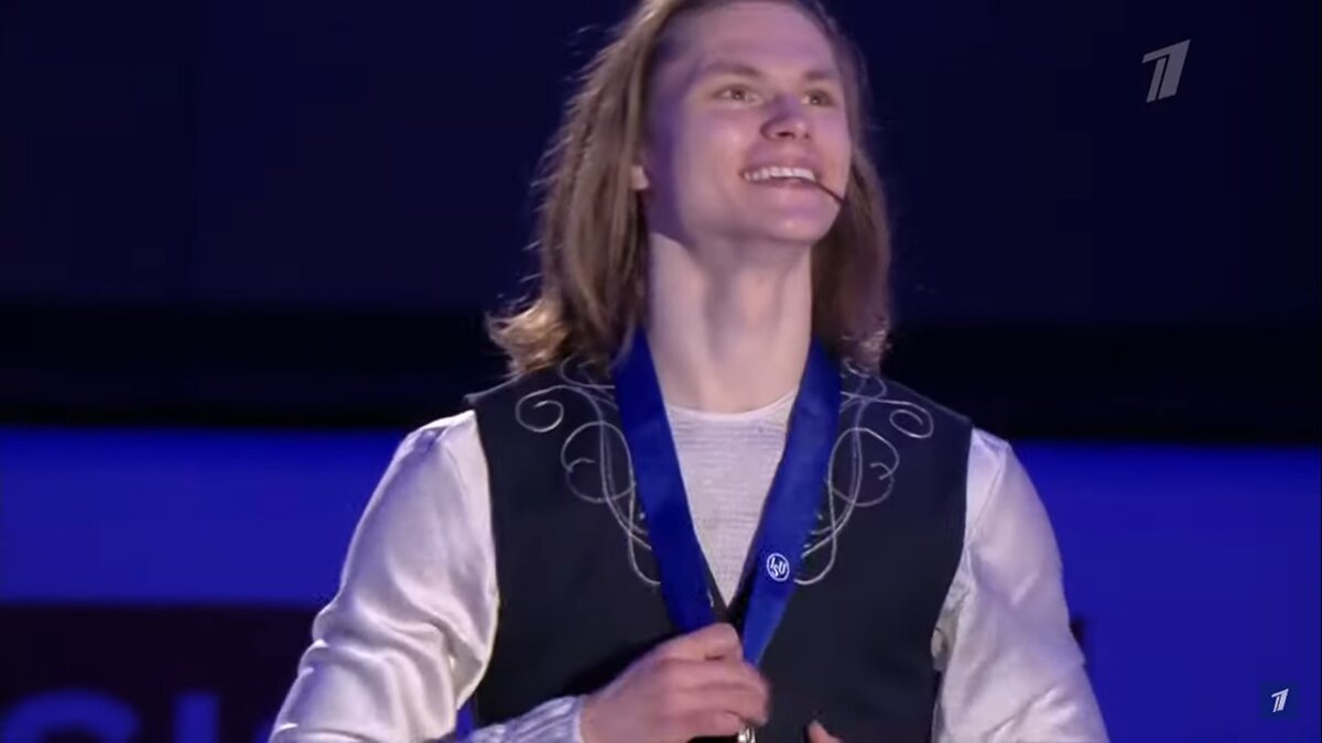 Денис Васильевс (Латвия)  он бронзовый призер ЧЕ - 272,08 балла, у него шестое место в короткой программе 90,24 балла и 3 место в  произвольной 181,84