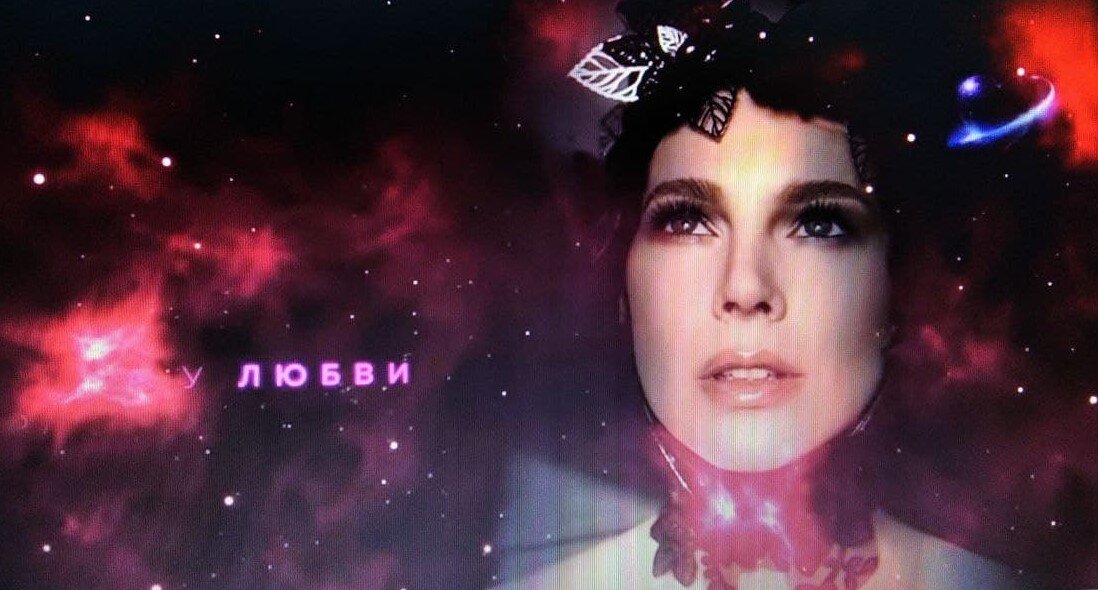 Наталья Подольская в клипе к песне "Спутники"