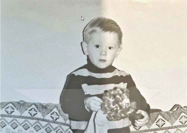 Вот этот фотоснимок из кармана пиджака Александра Абдулова. Источник "KP.ru"