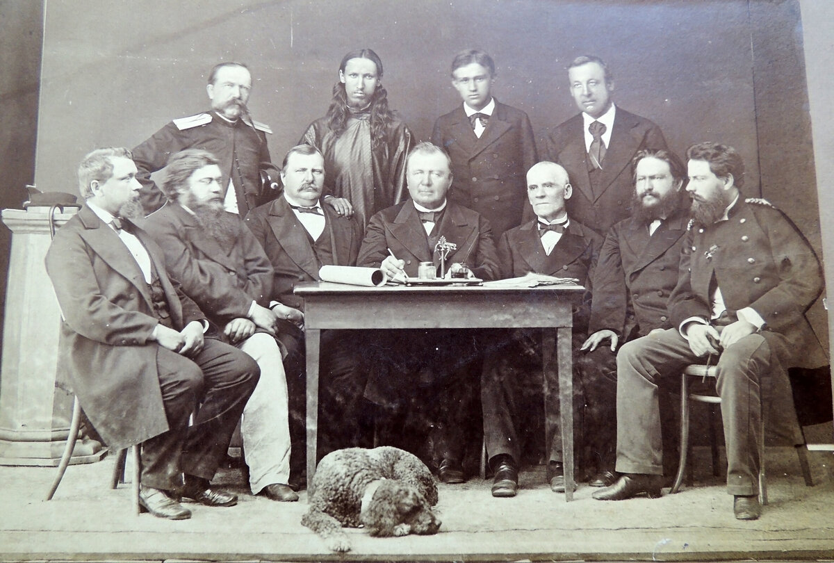 Купцы Иркутска? М.А.Сибиряков первый слева внизу, фото Иркутского музея