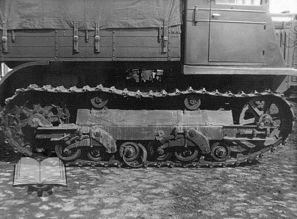 Вместо тысячи слов. Разрушенные опорные катки Сталинца С-2, апрель 1941 года. Претензий к тягачу была масса.
