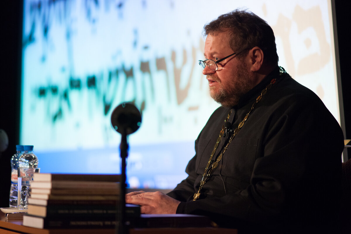 Протоиерей Олег Стеняев (1961), священник Русской Православной Церкви, с 2004 года клирик храма Рождества Иоанна Предтечи в Сокольниках. Писатель, богослов и публицист, проповедник и миссионер. Специализируется в области сектоведения и сравнительного богословия.