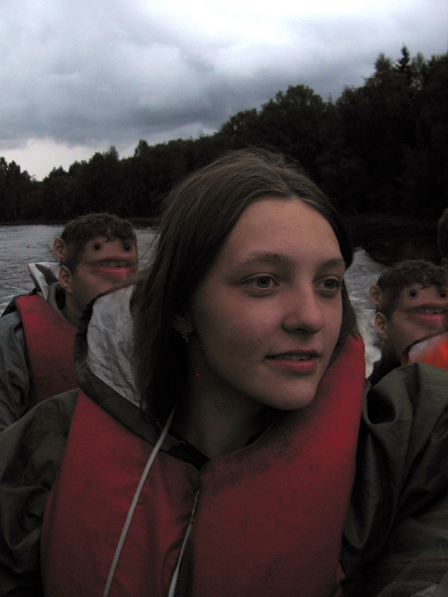 Очень старое фото с похода 2009 года. Не спрашивайте, что за дичь происходит на среднем плане - мы сами не знаем.