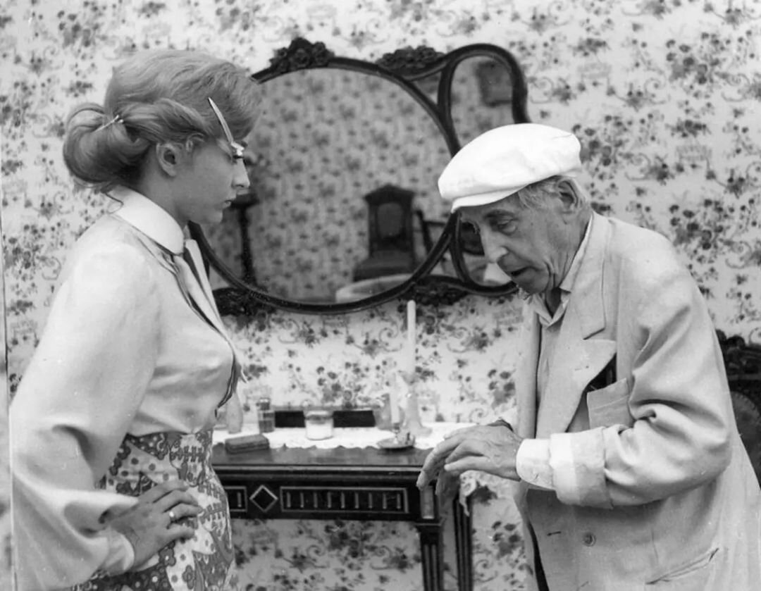 Анастасия Вертинская и кинорежиссер Абрам Матвеевич Роом на съёмках фильма «Преждевременный человек», 1972 год. Фото: Instagram*