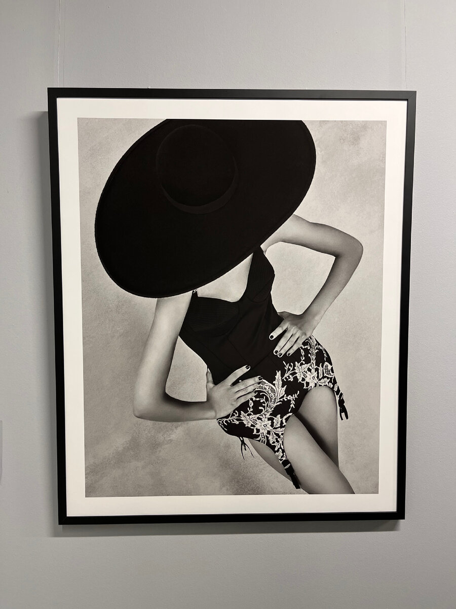 Музей Эратра. Фото с выставки Вадима Галаганова «Не для всех».