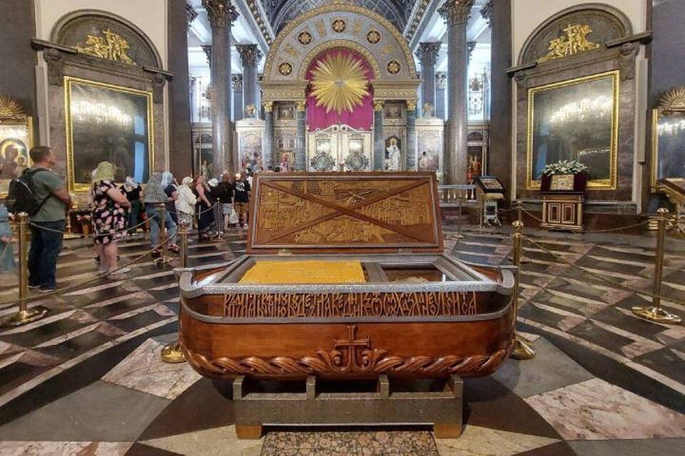     В Никольском морском соборе Кронштадта отслужен молебен по случаю принесения мощей святого праведного воина Федора Ушакова / Фото: Митрополия Петербурга