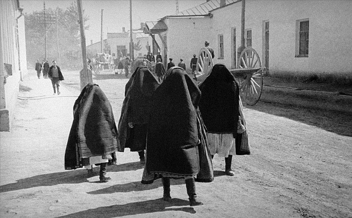 Толи девочка, толи привидение 