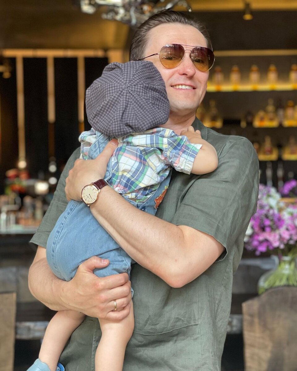 Младшему сыну Безрукова исполнился год