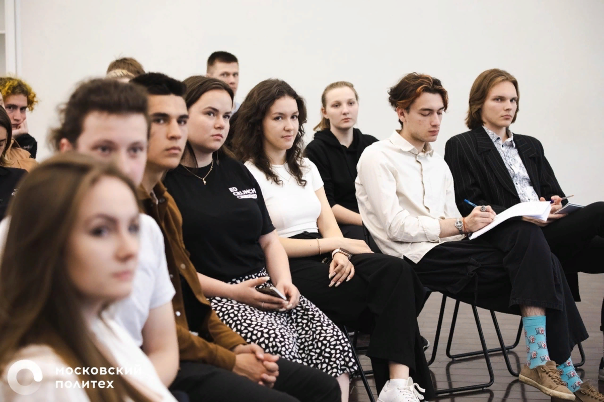 Московский политех отзывы. Президент со студентами. Московский Политех вуз. Курсы в университете. Путин студент.