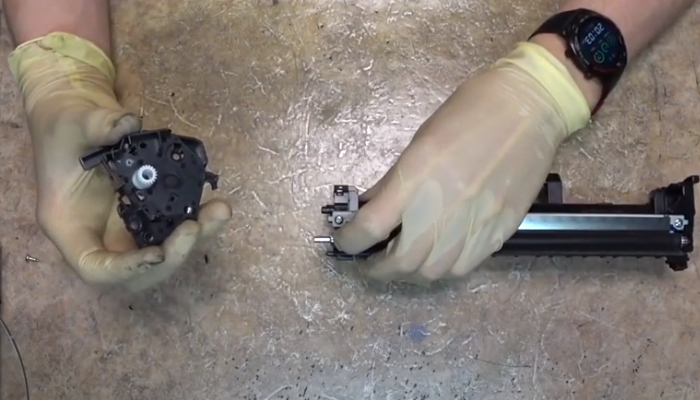 Фото 10. Опустили отвертку в магнитный тонер