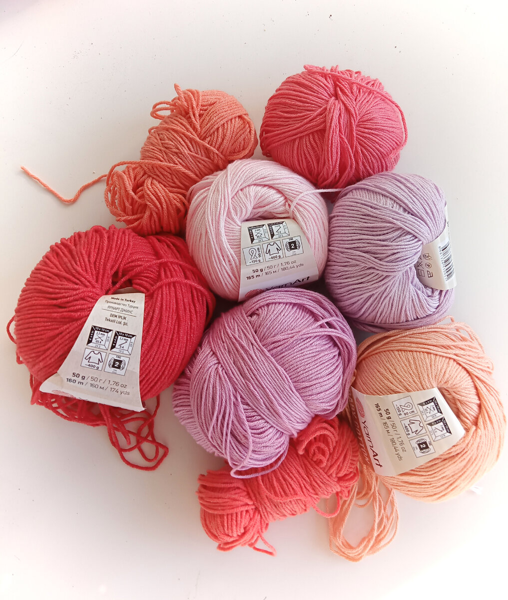 Вот такой набор пряжи я подобрала для домика