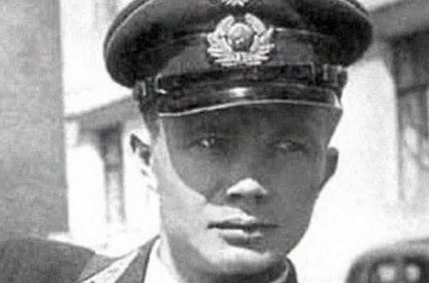 Харлов леонид александрович. Любовь сизых с леонидом хрущевым. Сын хрущёва летчик. Леонид хрущев фото. 17 мгновений весны досье.