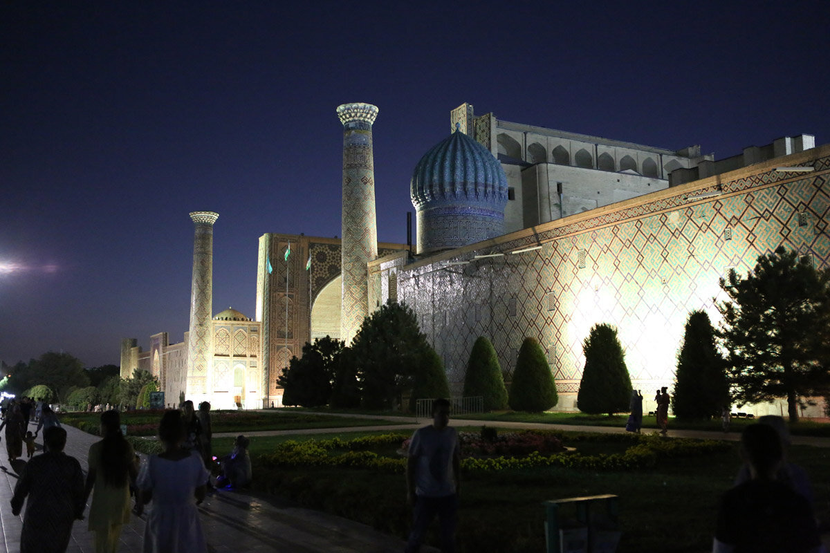 Samarqand. Большой самый в самарканде. Выжить в самарканде дата выхода 2023. Выжить в самарканде дата выхода 2023. Медресе улугбека самарканд.