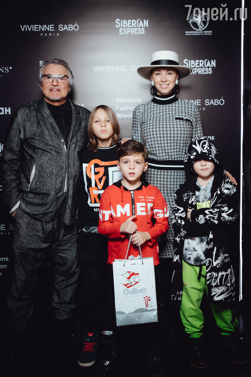    Дмитрий и Полина Дибровы с сыновьями