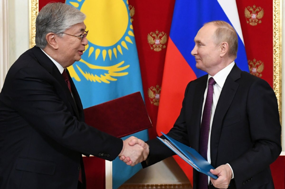    Владимир Путин и президент Республики Казахстан Касым-Жомарт Токаев.