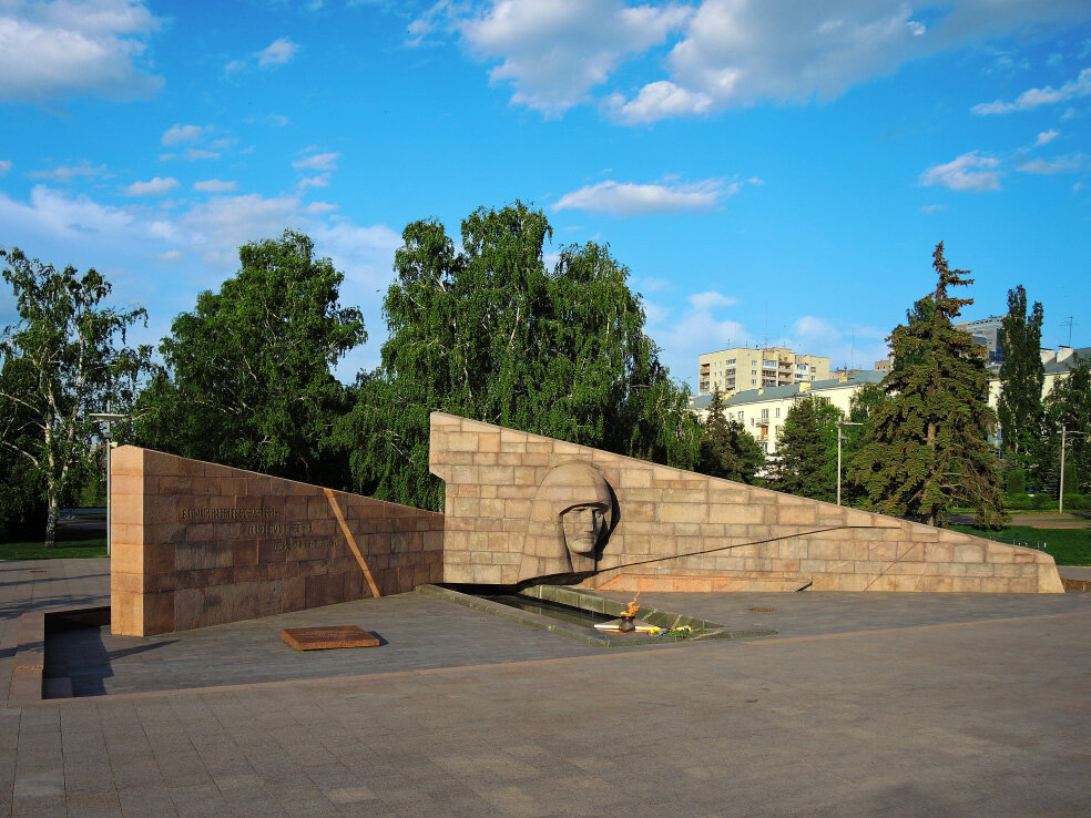 Площадь славы. Плошать Слава вечный огонь Самара. Мемориал площадь славы Самара. Вечный огонь Самара площадь. Вечный огонь на пл славы Самара.