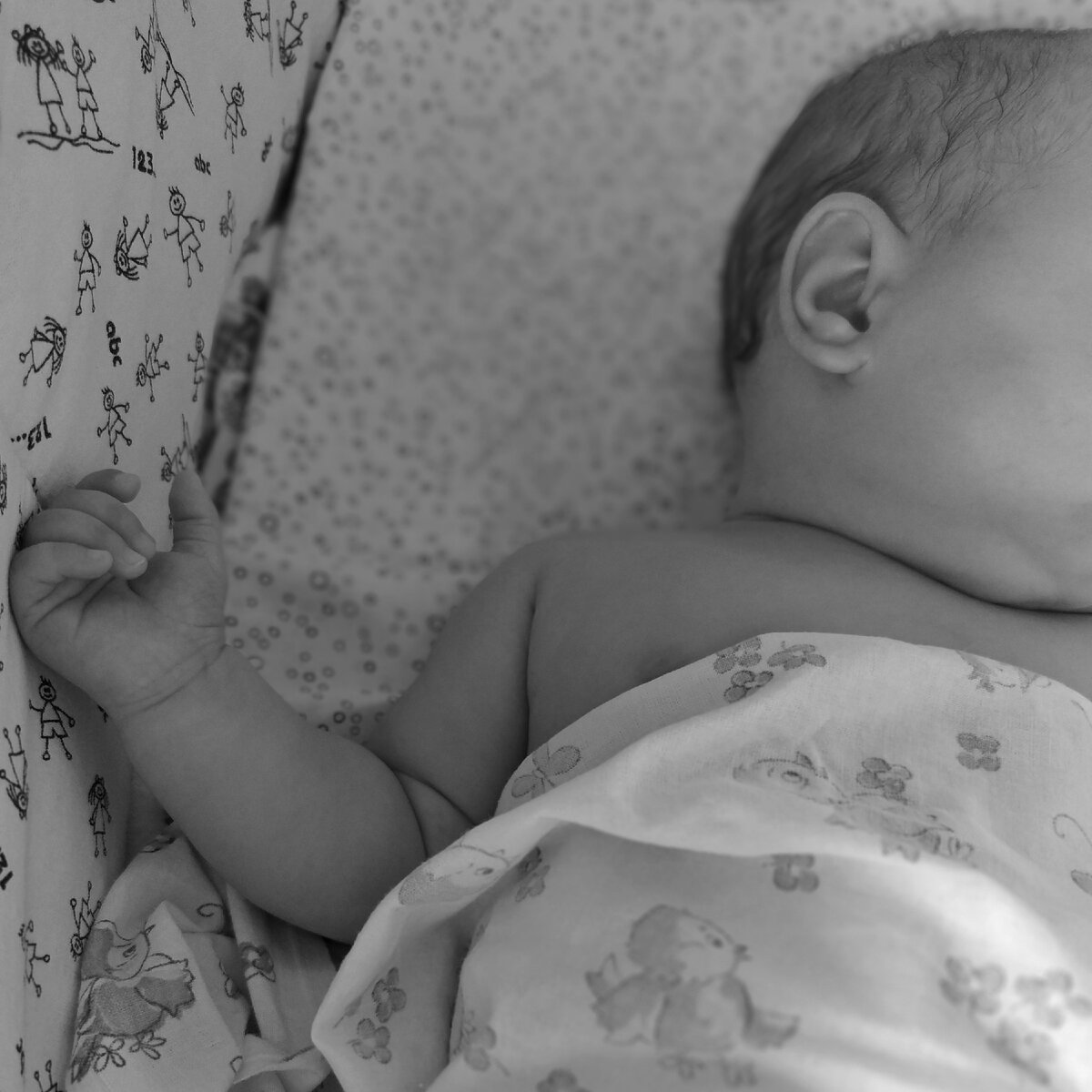 Не верится, что моей девочке уже пол года. Она умничка, сильная и старательная девочка.