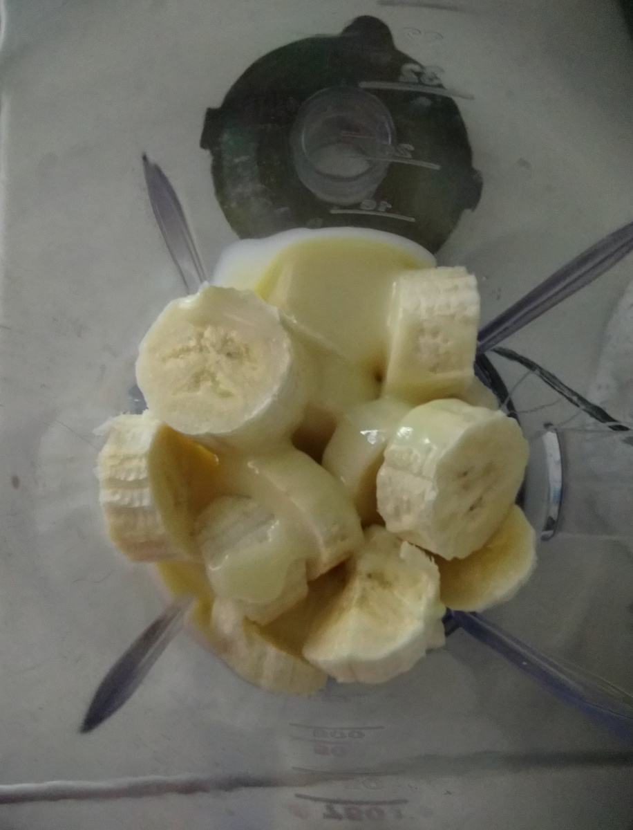 смешиваем все ингредиенты в блендере