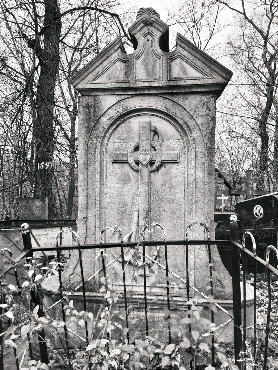 Лазаревское кладбище Москва