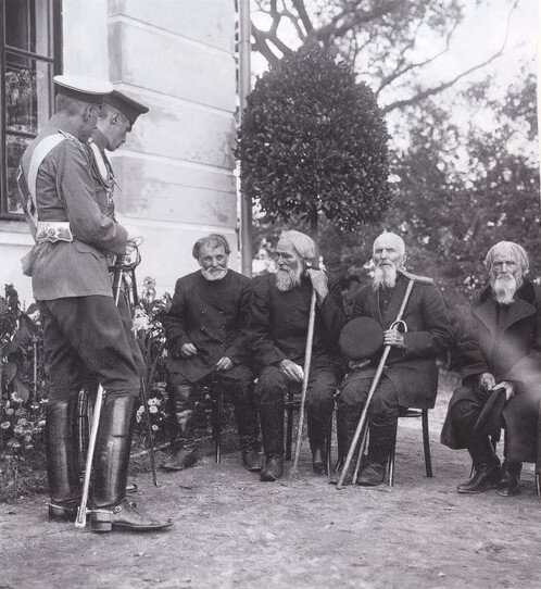 Приглашённые старцы. Источник всех фото сайт Яндекс картинки.