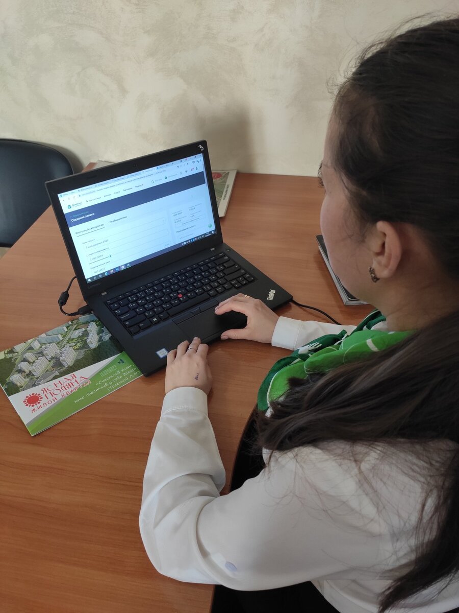 В офисе продаж ЖК "Ясная Поляна" каждый день находится специалист от банка.