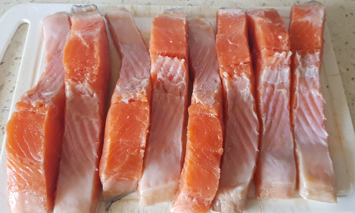  Рыба семейства лососевых (лосось, семга, форель) – очень полезный для здоровья продукт, богатый омега-3. По мнению специалистов, употреблять ее можно в любое время дня без вреда для фигуры.-2