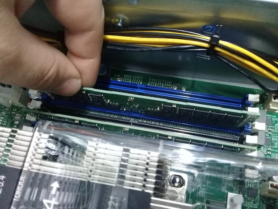 Установка памяти. Установка памяти в сервер с двумя процессорами. X10dri Supermicro Memory install.