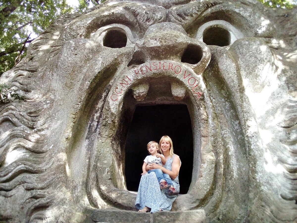 Ogni pensiero vola - каждая мысль летит. Сад Чудовищ, Бомарцо. Фото из личной коллекции.